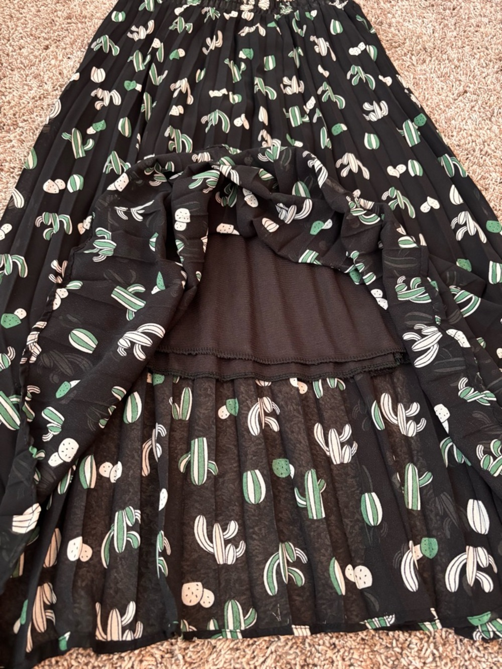 🌵 Cactus Print Pleated Midi Skirt – Lightweight & Flowy 🌵 - Picture 3 of 4